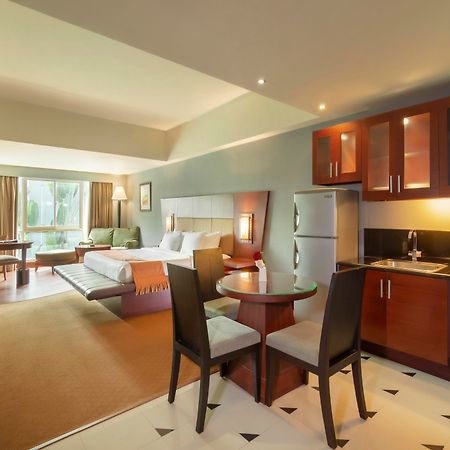 Blue Sky Hotel Balikpapan Экстерьер фото