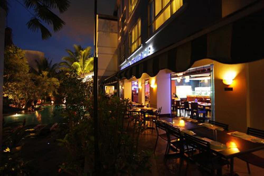 Blue Sky Hotel Balikpapan Экстерьер фото