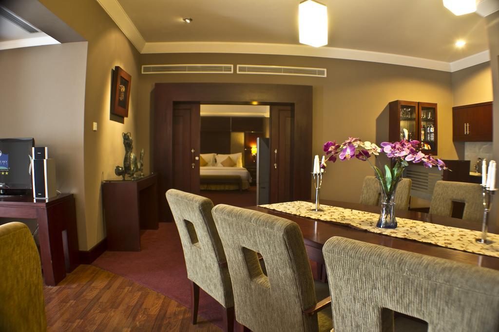 Blue Sky Hotel Balikpapan Экстерьер фото